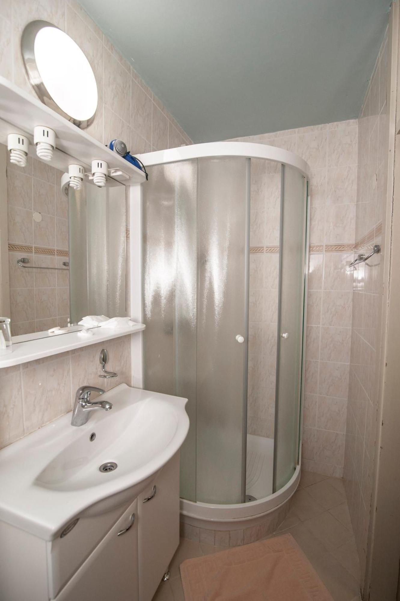 Hotel Faraon Celje Oda fotoğraf