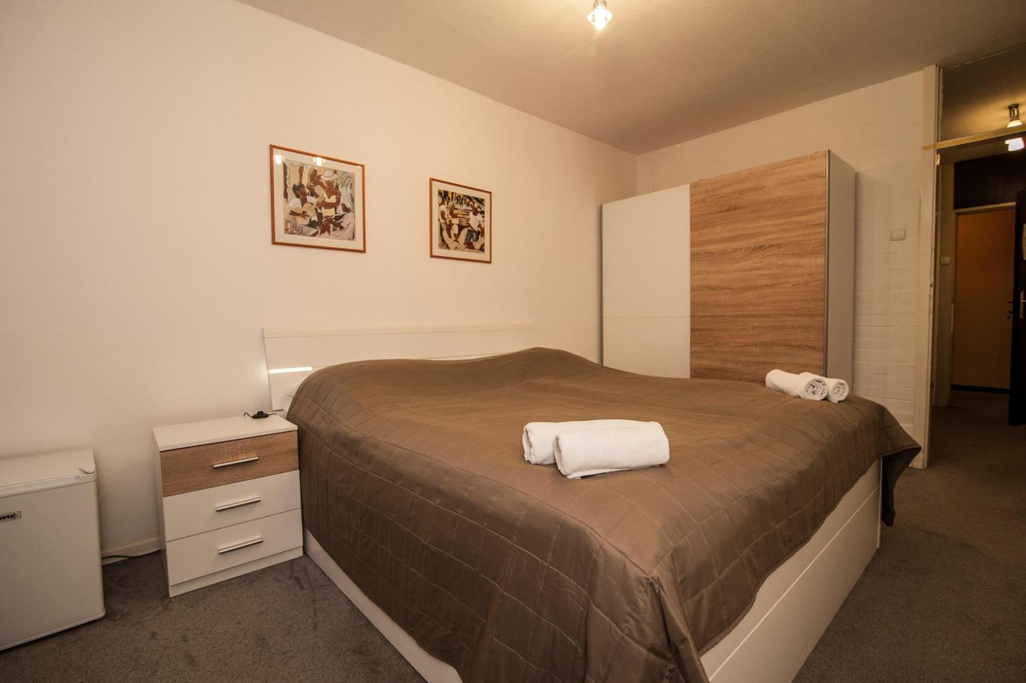 Hotel Faraon Celje Oda fotoğraf