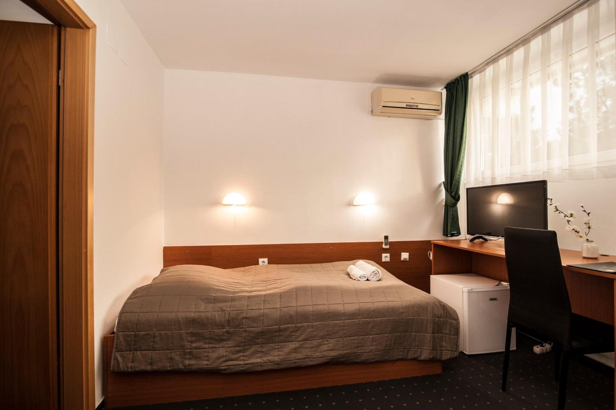 Hotel Faraon Celje Oda fotoğraf