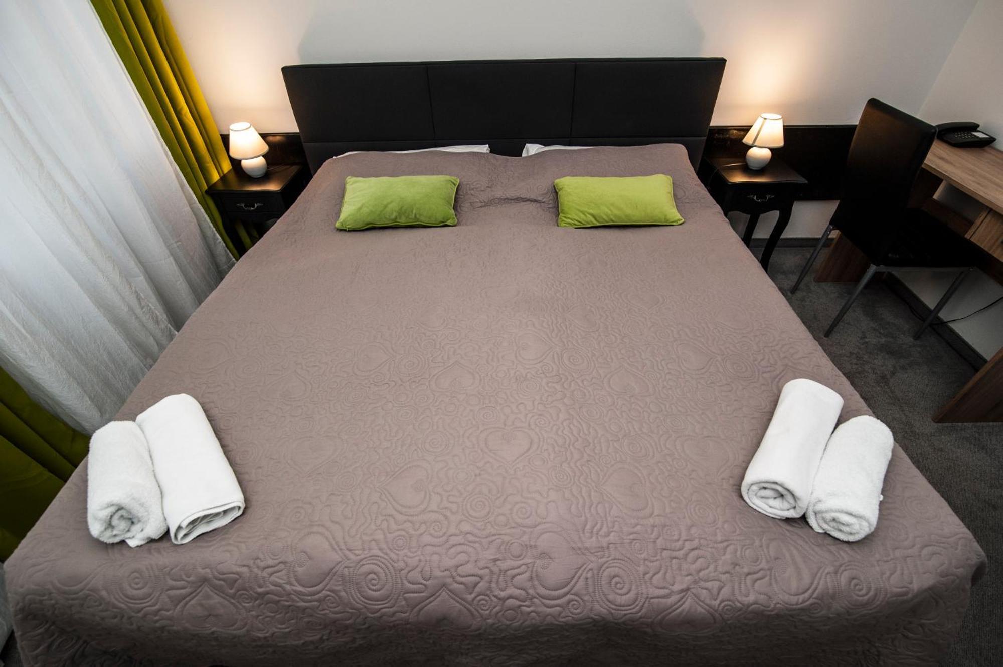 Hotel Faraon Celje Oda fotoğraf