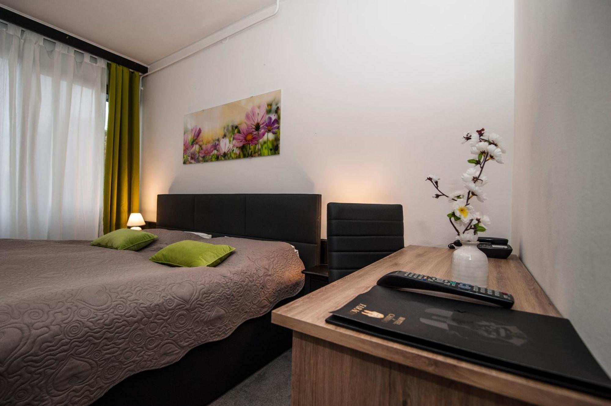 Hotel Faraon Celje Oda fotoğraf