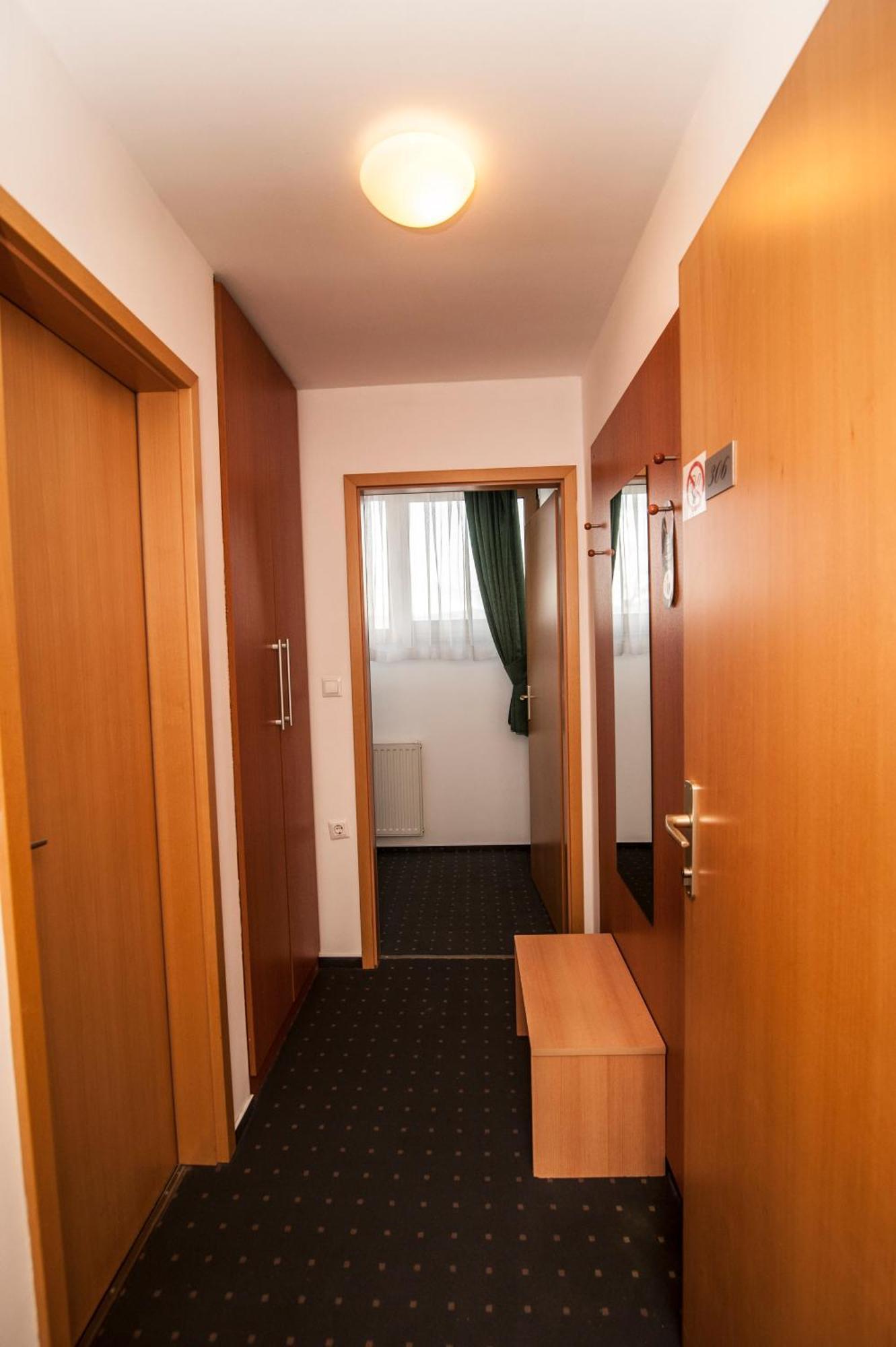Hotel Faraon Celje Oda fotoğraf