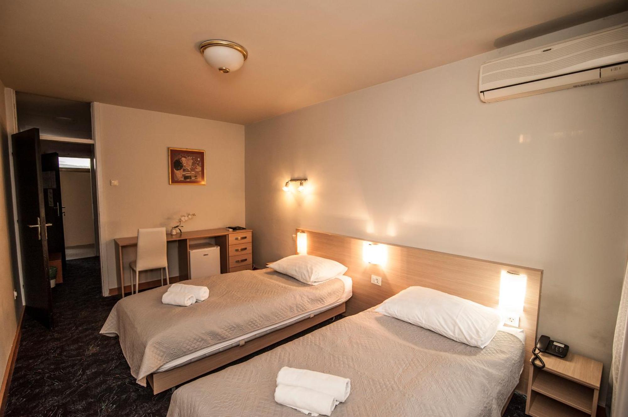 Hotel Faraon Celje Oda fotoğraf