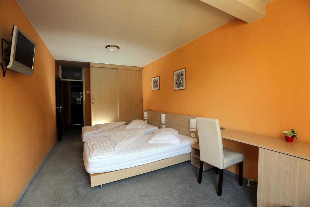 Hotel Faraon Celje Oda fotoğraf